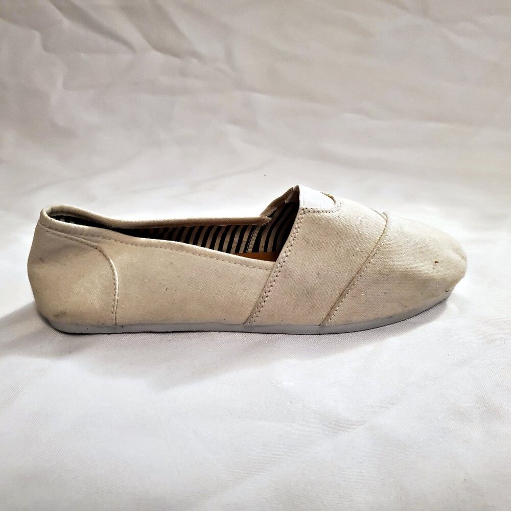 OLHO White Canvas Slip On Shoes Sz 8 NWOT